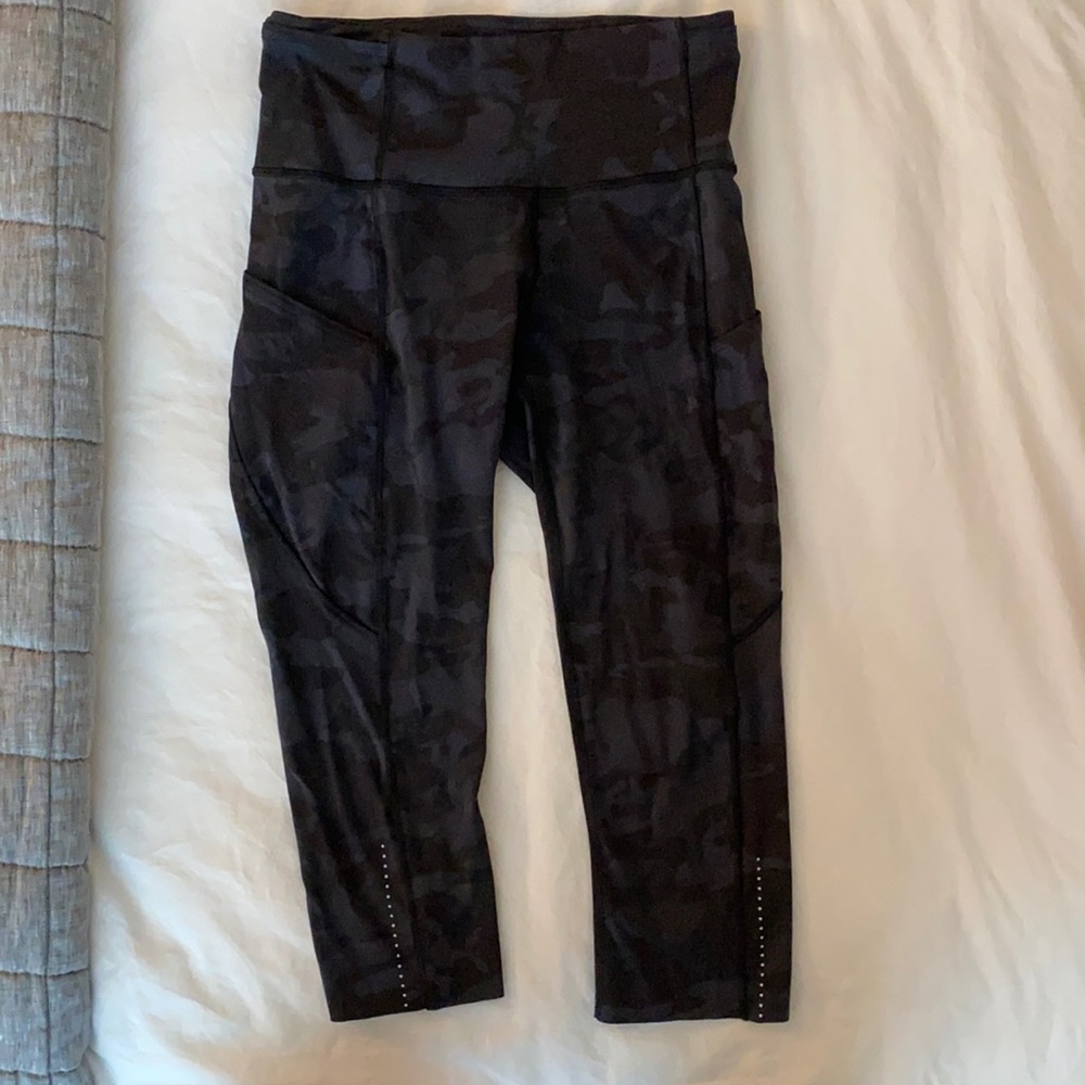 RARE lululemon black camo cropped leggings size 6